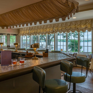 Indoor Bar Seating at The Commodore – A Bartolotta Restaurant